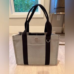 Lululemon Stylish Black/gray Tote Bag.